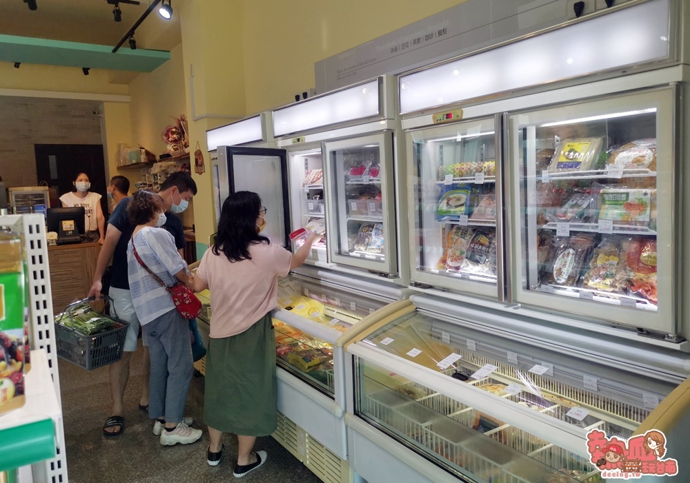 【台南素食】台南少見的蔬食餐廳結合「素食超市」！各國素食泡麵、素食水餃和素食滷味這裡通通買的到：吉祥圓素食超市