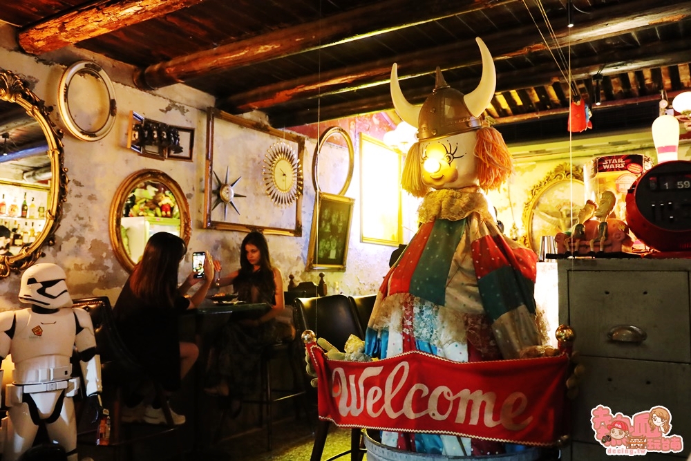 【台南酒吧】台南最另類的玩具博物館，其實是間美式酒吧！來場跟玩具屋的浪漫約會：Nest_de_O_Bar