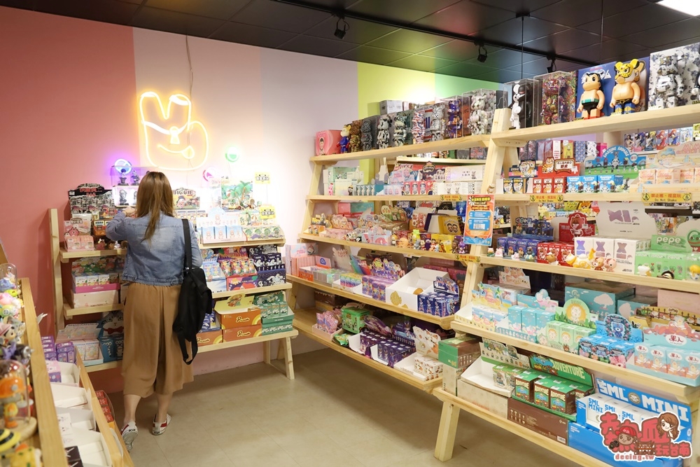 【台南玩具店】台南最狂的日本盒玩、扭蛋專賣店！與日本同步當天新貨上架，還有台南少見的扭蛋情境拍照區：迷你樂玩