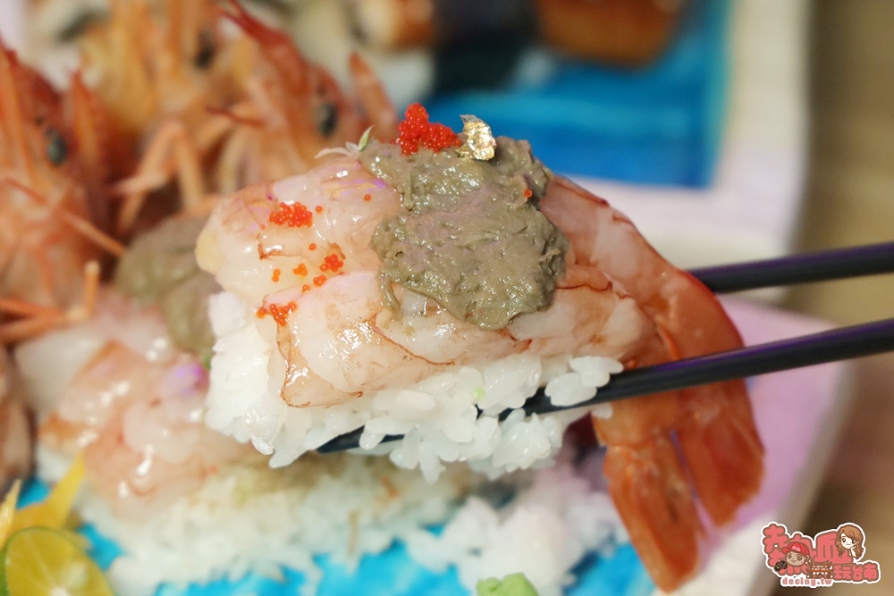 【台南美食】台南出現巨型握壽司！整尾鮭魚出來見客，巨大天使紅蝦和整片蒲燒鰻都是台南首見：舞壽司