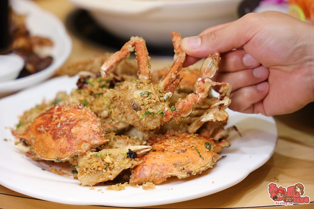 【嘉義美食】台灣少見的「鮭魚砂鍋魚頭」登場！另類的嘉義美食新指標：雲來餐廳