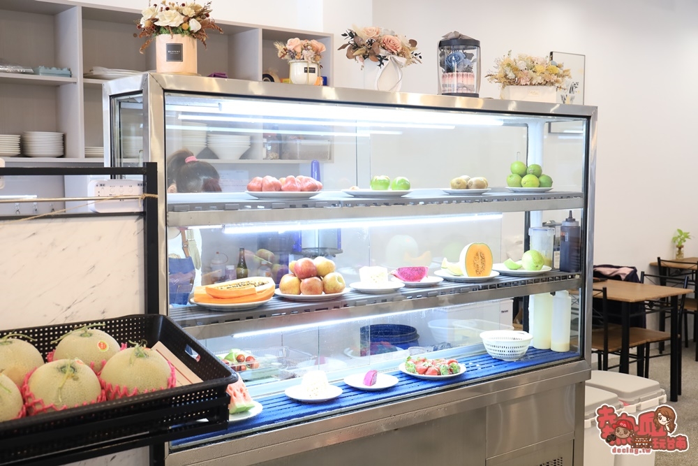 【台南冰店】直接「半斤草莓」端上桌！海派雪花冰竟還加上莫凡彼冰淇淋：品馨冰果室