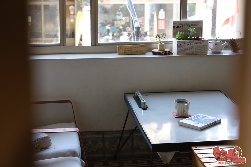 【台南書店】新營唯一一間獨立咖啡書店！握在手中的書卷香，是最難忘的羈絆：曬書店