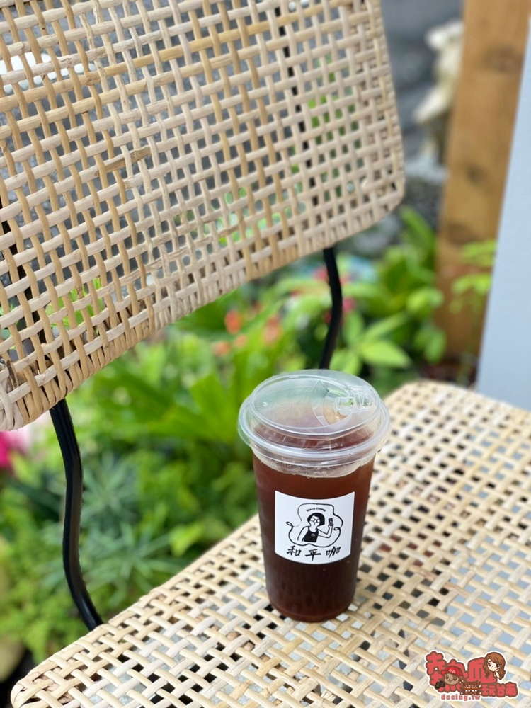 【台南咖啡】台南鹽埕市場旁的立飲咖啡店，早上七點半就能嚐到的咖啡香：和平咖