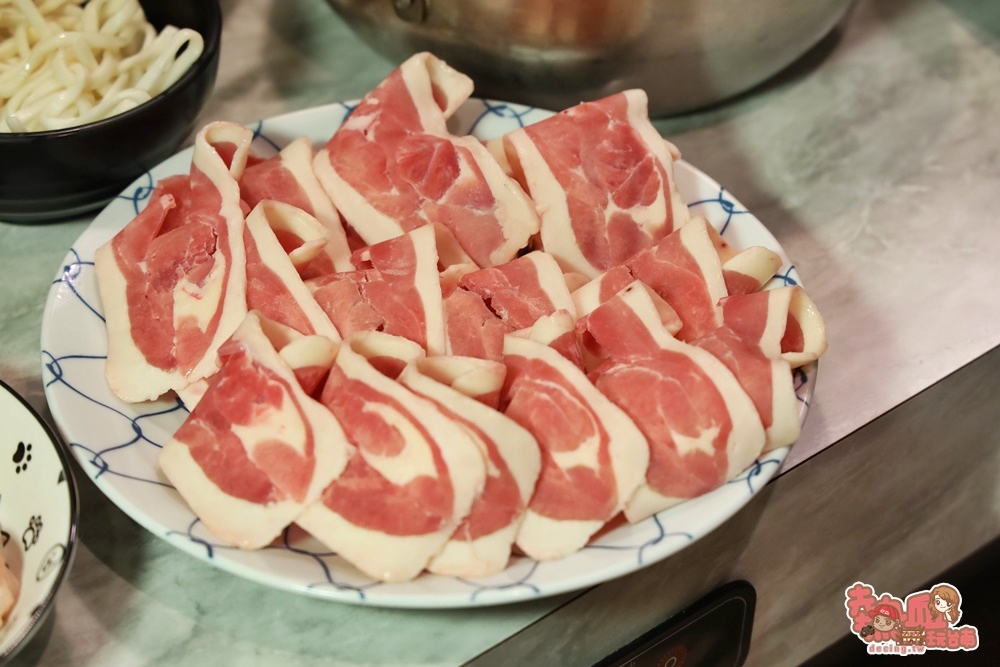 【台南火鍋】肉食控的最愛！火鍋菜盤換肉還幫你升級不加價，近2000則高評價：養鍋 Yang Guo 石頭涮涮鍋