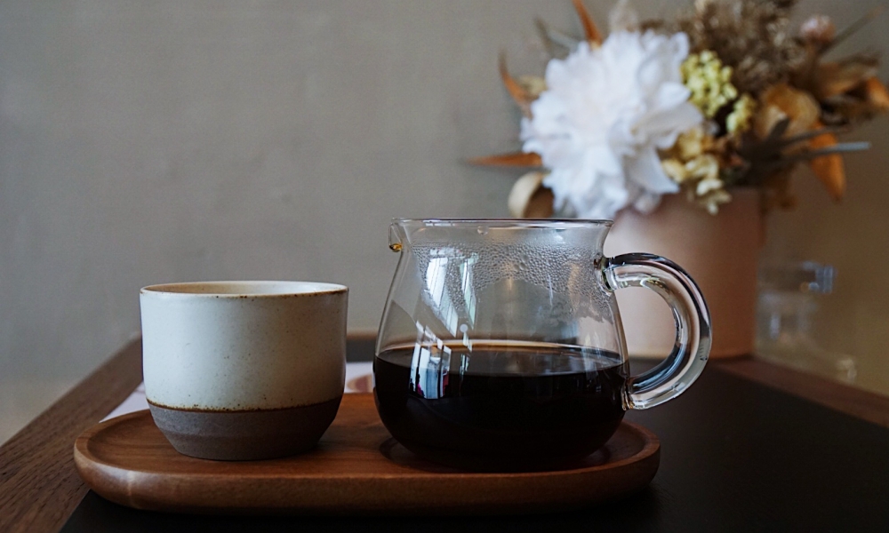 【台南咖啡】早上賣咖啡，晚上變身調酒吧！老宅新創佐以淡雅的日式風格店 ：Swallow Tainan 嚥・台南