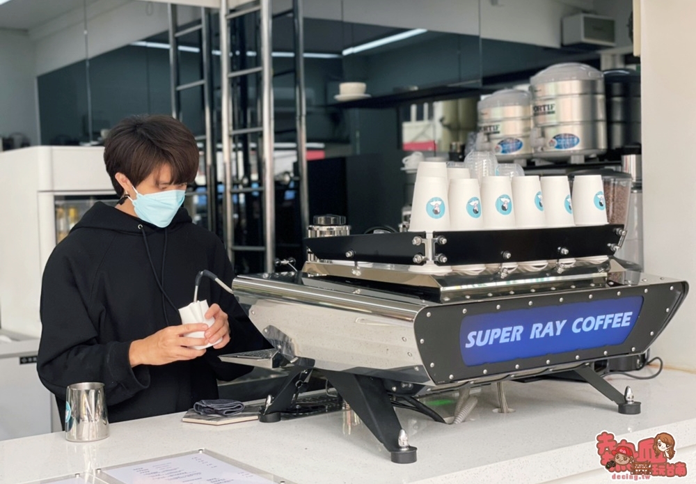 【台南咖啡】藏身於水仙宮市場旁的拉花冠軍咖啡店！SUPER RAY COFFEE等你來一杯~
