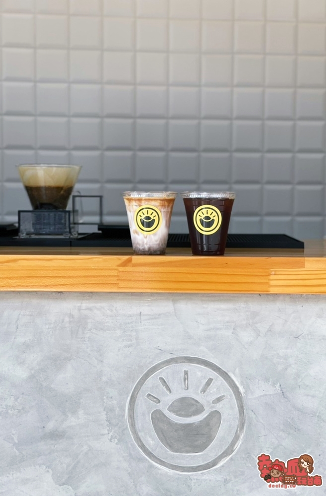 【台南咖啡】街邊風的日系風格外帶咖啡吧，椰奶咖啡讓人印象深刻：Gold Hill Coffee
