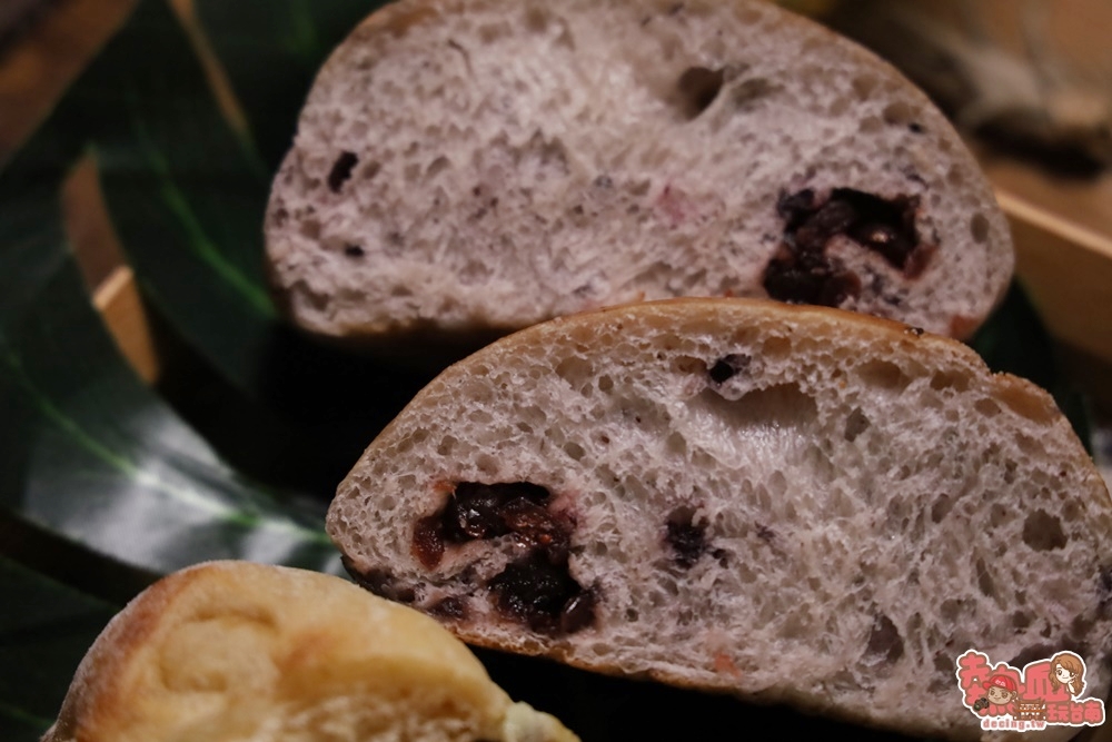 【台南麵包】元吉良食品商行！隱身在南區的低調人氣麵包店，波蘿烏龜麵包太可愛了~