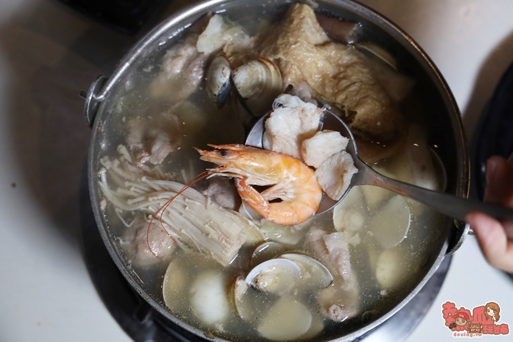 【台南火鍋】壽星幾歲就送幾顆蛤仔的平價小火鍋，都這麼便宜了還這麼大方送：老昌臭臭鍋