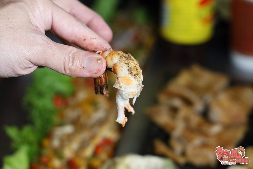 【台南美食】一米長白帶魚浮誇端上桌！150元蚵仔+蛤蜊吃到飽都在這：燒烤攤