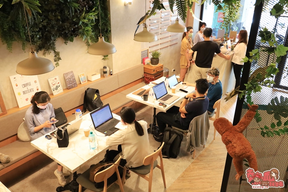【台南共享空間】Hour Jungle Coworking 共同工作室！台南少見的甜點咖啡型態共享空間，點杯咖啡就能擁有的個人商業辦公室