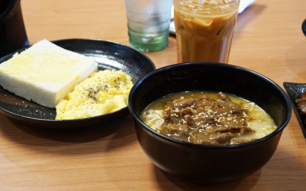 【台南美食】港茶經典！台南最具港味的沙嗲牛肉麵，激厚西多士也不錯喔~