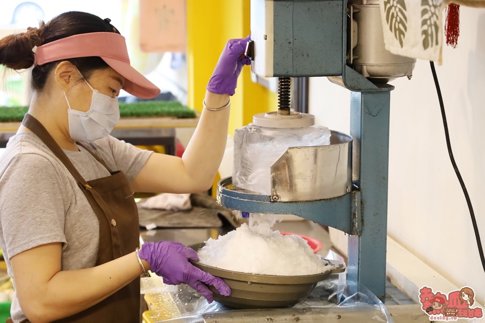 【台南冰店】巨無霸芒果冰來襲！用火鍋裝盛真的太浮誇，這個夏天就吃它：南泉冰果室