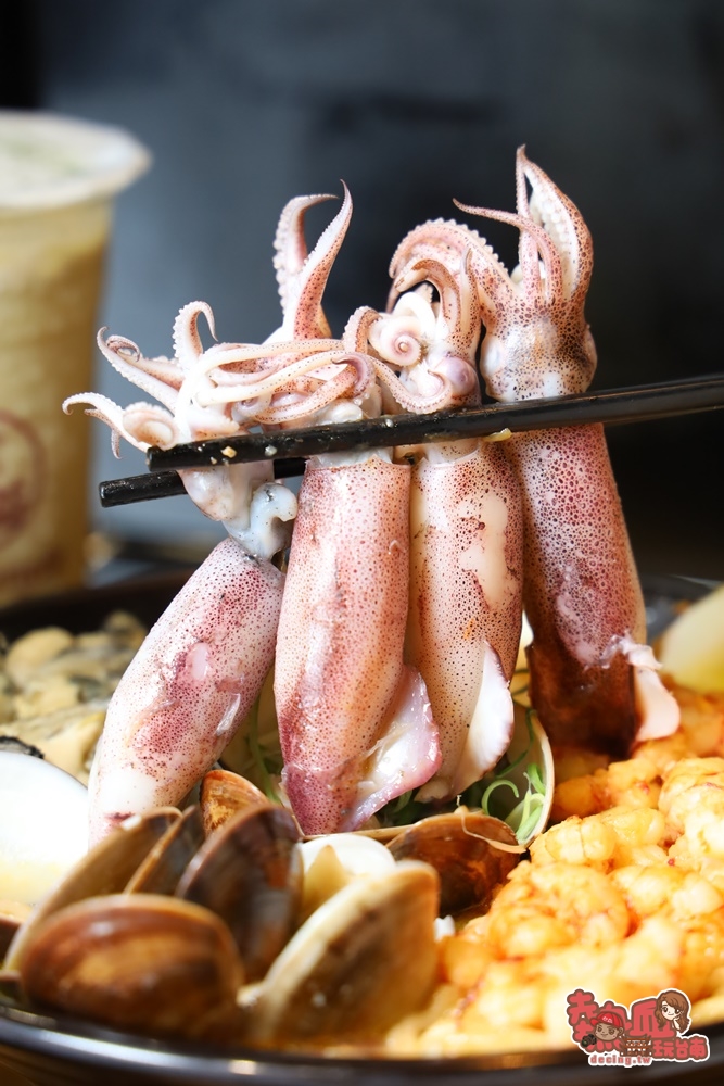 【台南美食】海鮮界的大三元、大四喜來了！天使紅蝦最浮誇一次滿盤給你：金三益健康茶飲永華店