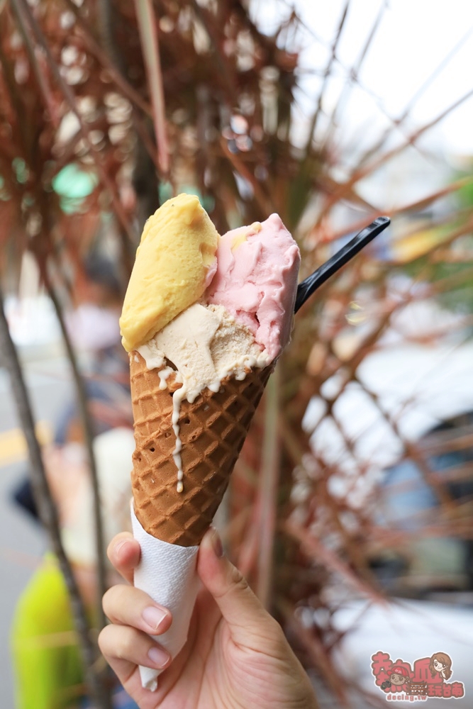 【台南冰店】光芒果子！玉井超人氣義式冰淇淋，竟然有蛋黃酥的口味也太奇特~