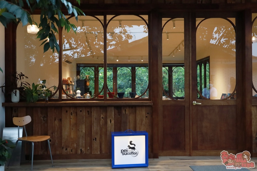 【嘉義咖啡】飛鼠咖啡！全預約制的阿里山咖啡店，大片綠意就是店內最美風景~
