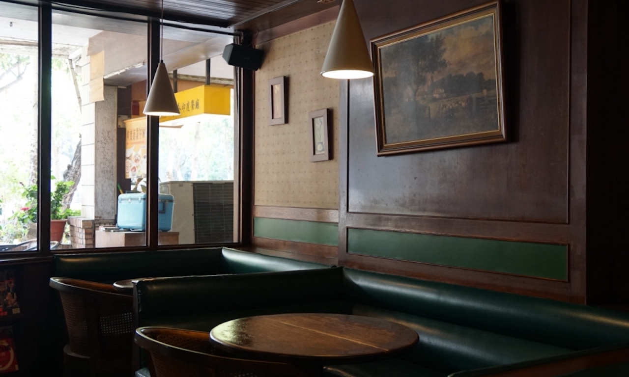 【台南咖啡】安徒生咖啡館！台南老派咖啡館，宛如電影般的用餐環境~