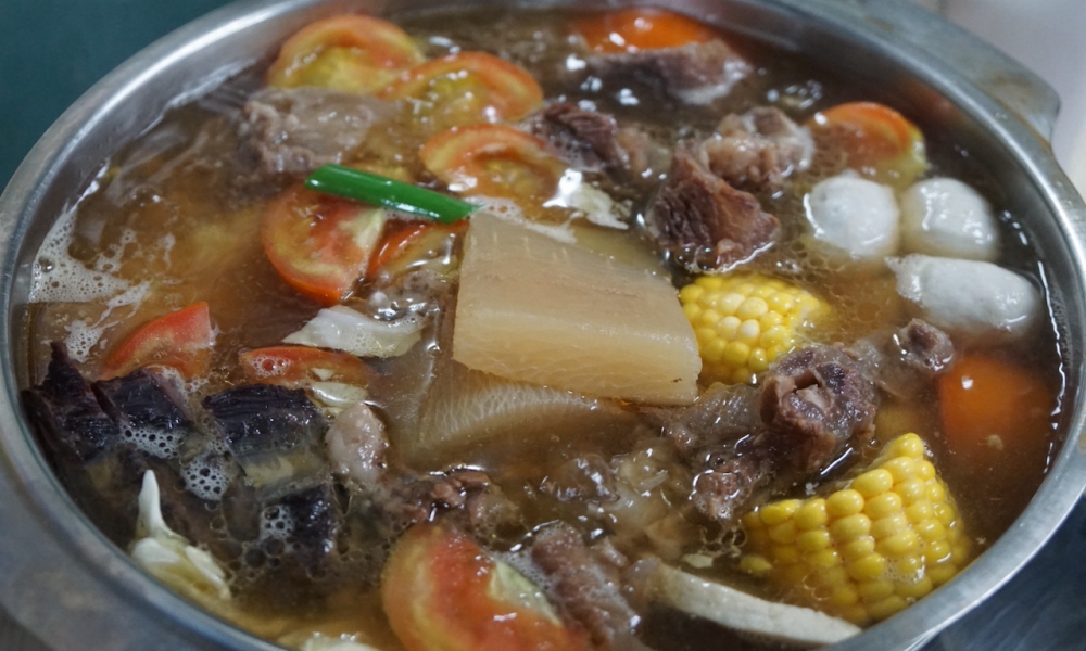 【台南火鍋】民生本產正牛肉湯！台南少見大量蕃茄熬煮的牛肉湯頭，這間很低調來吃的幾乎都在地人~