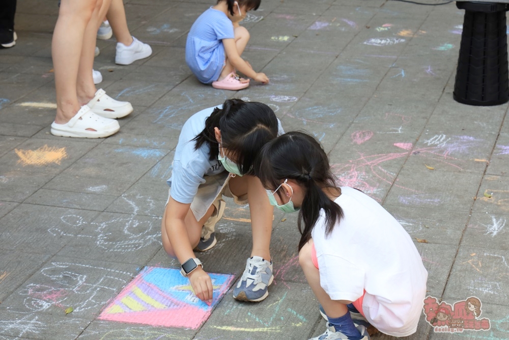 【台南活動】藍晒圖童樂繪！親子工作坊、露天電影以及街頭藝人演出，還有孩子們最愛的地面自由作畫~