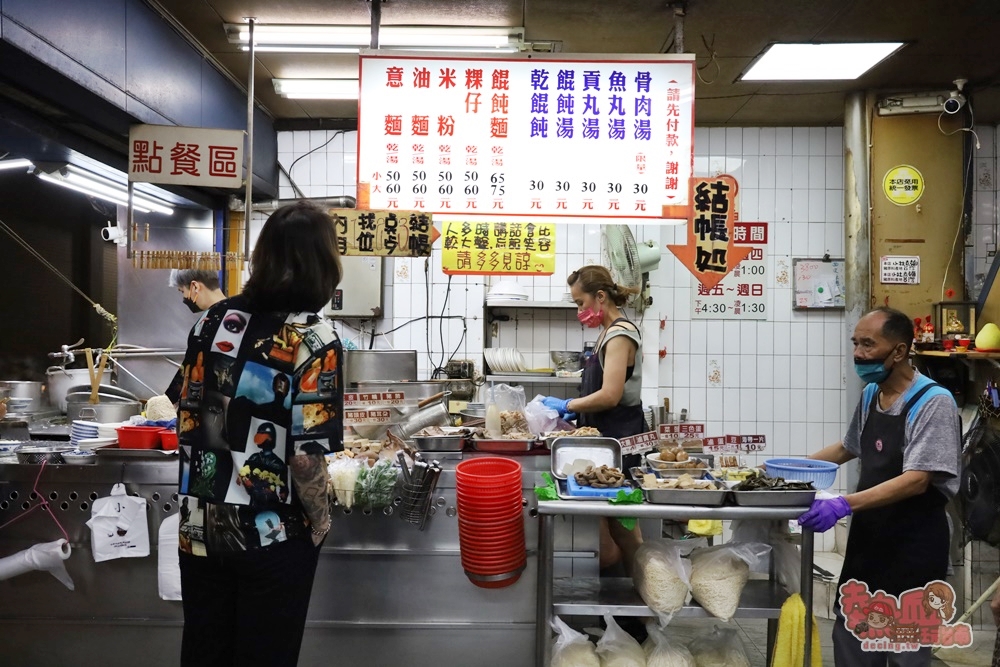 【台南美食】小杜意麵！老台南人的麵店宵夜場，一路營業到凌晨一點才打烊