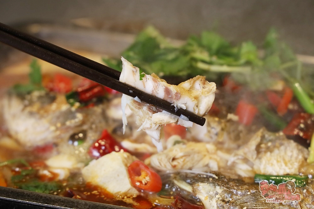 【台南美食】壽星注意啦，生日來就送你龍蝦免費吃，還有海鮮粥和麻辣烤魚不能不吃吧：廚房有雞