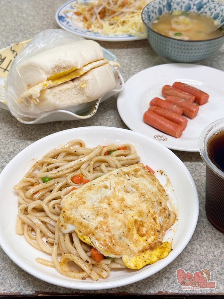 【台南東區】老丘早餐！成大周邊的早餐老店，中西式都有賣，是不少學子們的共同回憶~