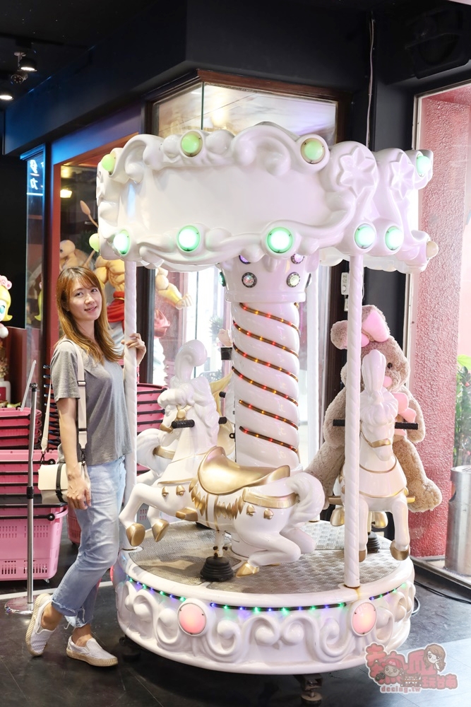 【台南娃娃機】麻吉馬親子樂園！新型態親子樂園，韓式拍貼機、旋轉木馬和花式棉花糖，還有上百台娃娃機一次玩到底~