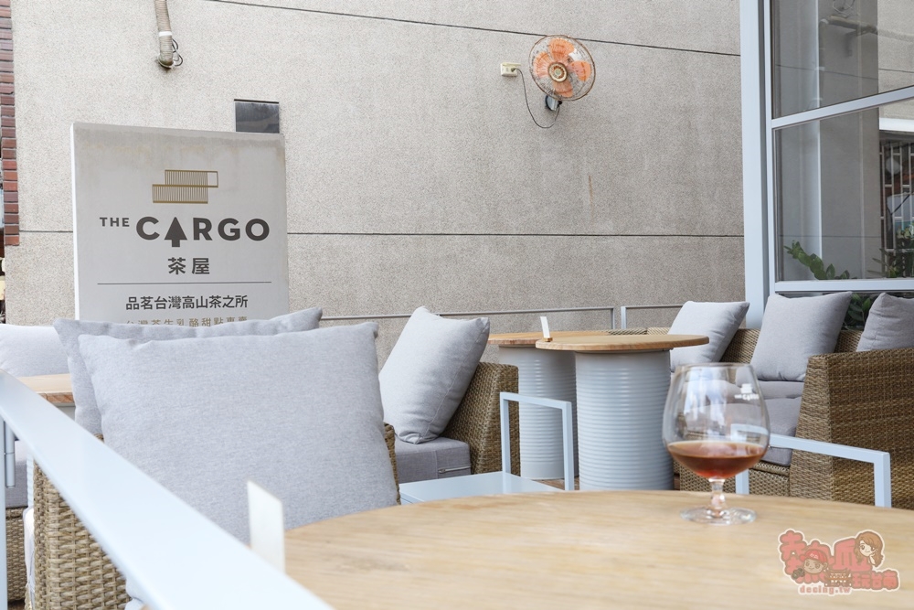 【台南美食】THE CARGO茶屋：台南最美景觀茶屋，超chill峇里島風！甜甜圈造型生乳酪蛋糕更是必吃~