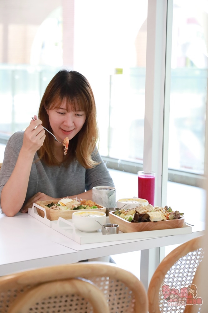 【台南美食】杉SHAN！台南最美的沙拉輕食店，店內超過30種以上餐食可任選~