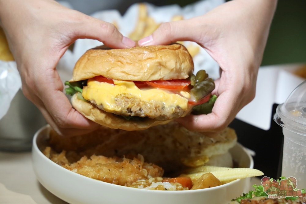 【台南美食】MEGOPUN Hamburger！米國胖善化人氣美式漢堡店，超浮誇巨層瀑布漢堡，至少提前一天預約才能吃到~