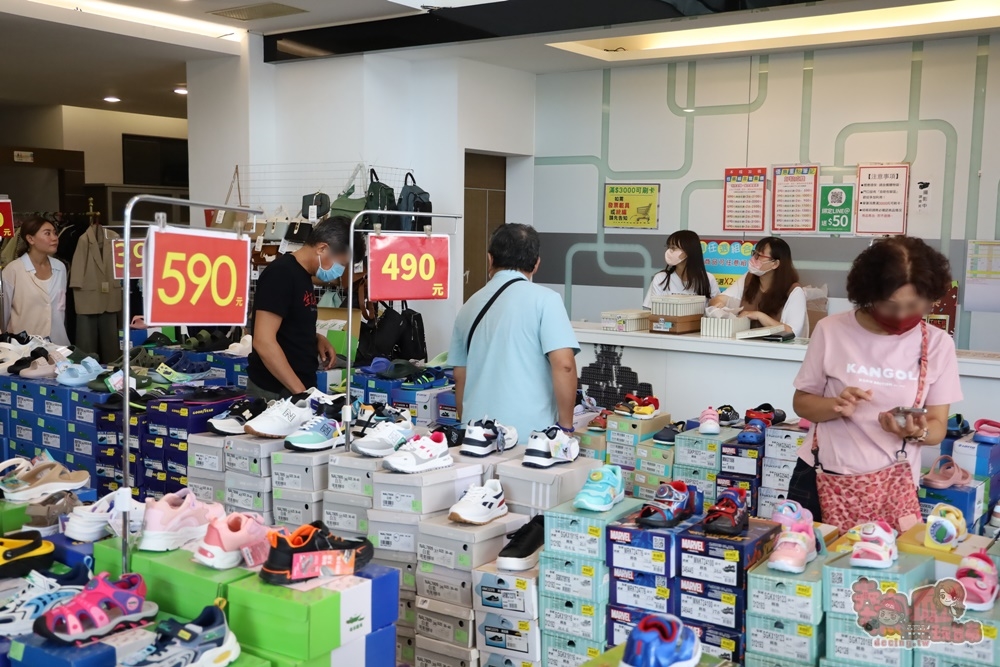 【台南特賣】工業七路7號廠拍！台南最狂專櫃女鞋特賣，萬件鞋款最低只要一折就能買到~