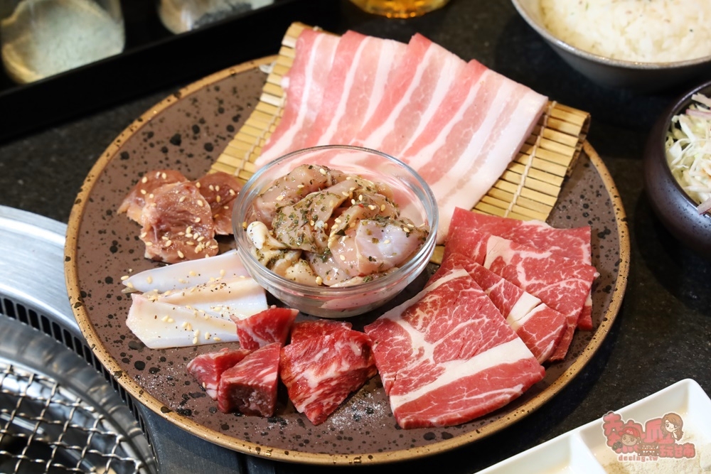 【台南美食】青青燒肉：299就能吃到個人燒肉套餐，CP值超高！邊緣人就能獨享的好味道~