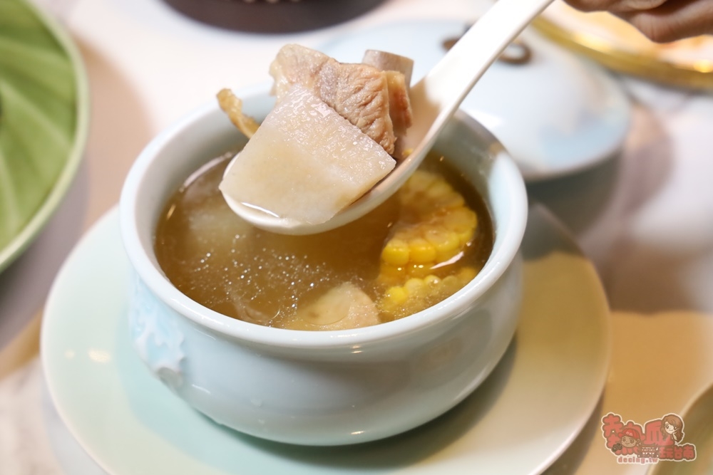 【台南美食】全台第一間「點八粵」粵菜餐廳在台南，黑金系列港點，這裡獨家吃的到~