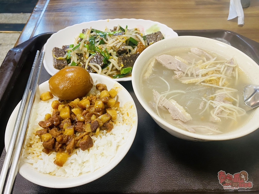 【台南美食】鴨霸當歸鴨:南區在地超過20鴨肉飯老店,最搶手的是鴨腿飯,包準讓你津津回味~