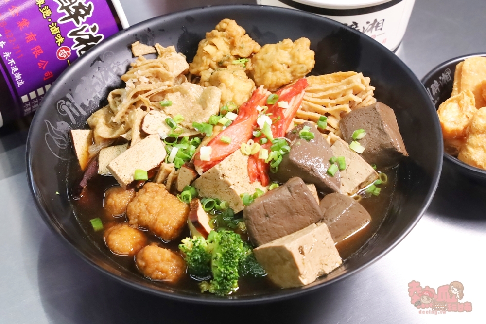 【台南美食】川醉湘麻辣燙滷味金華店:金華路上的四川麻辣燙,迷人的鴨血豆腐必點,6種辣度可挑選,朝天椒爽度破表~