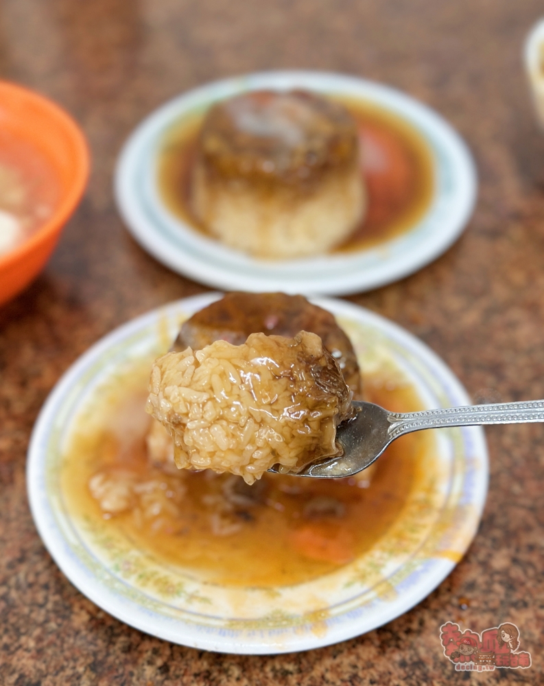 【嘉義美食】嘉義公園米糕:超過50年的筒仔米糕老店,早餐限定的銅板美食~