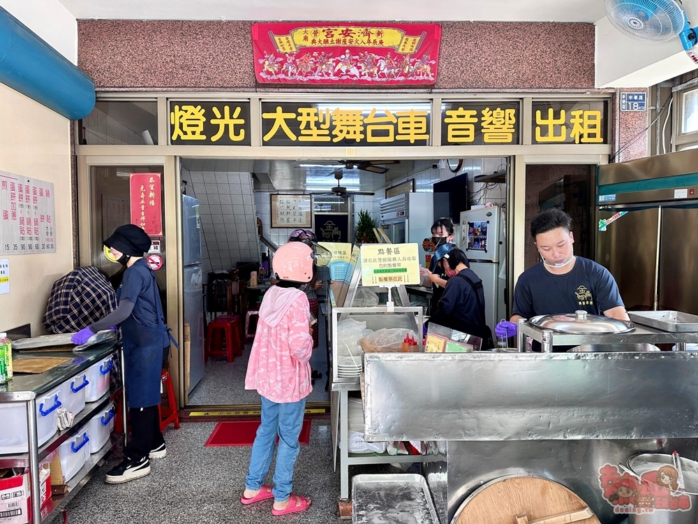 【台南美食】金門鍋貼蛋餅:新營超過40年早餐老店,招牌鍋貼皮Q酥脆,冷掉一樣超好吃~