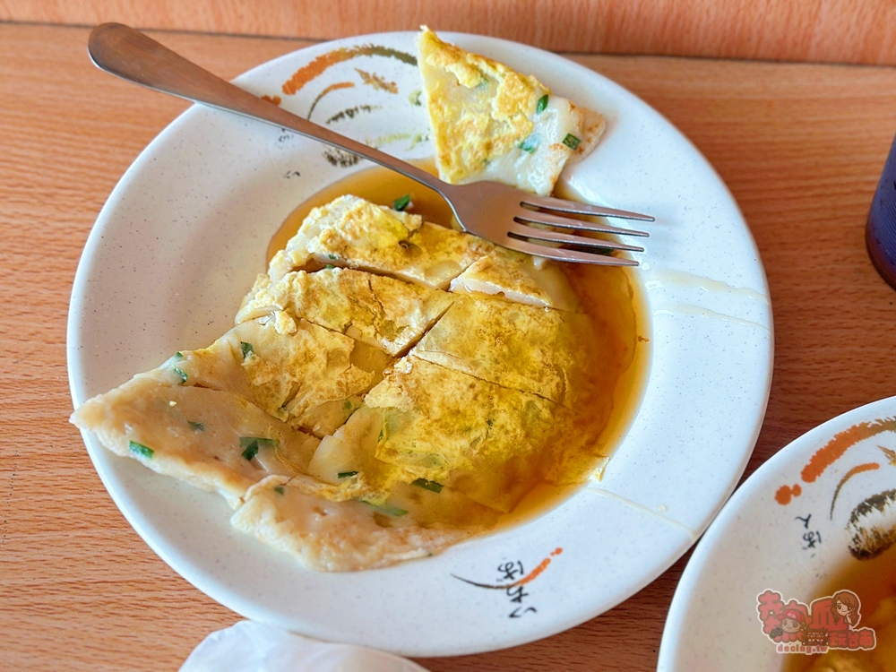 【台南美食】鐵皮屋阿婆早餐:保和宮旁鐵皮屋阿婆早點,古早味厚煎蛋餅只要25元~