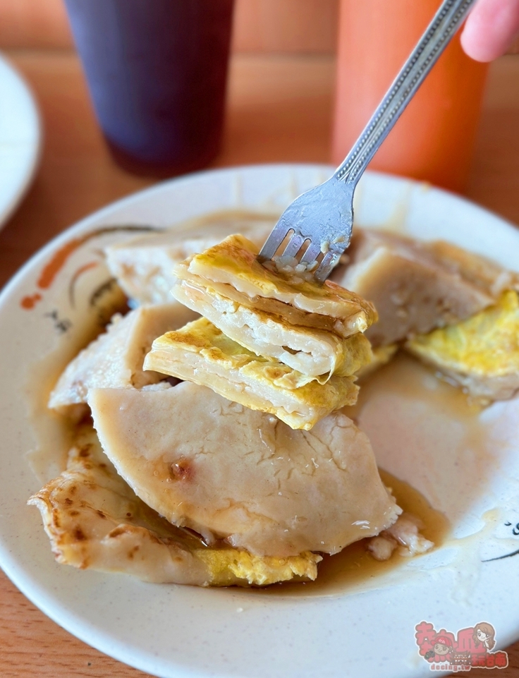 【台南美食】鐵皮屋阿婆早餐:保和宮旁鐵皮屋阿婆早點,古早味厚煎蛋餅只要25元~