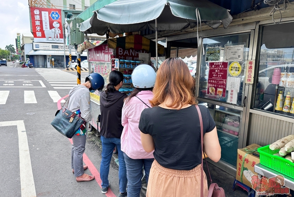 【台南美食】海佃路越南法國麵包:料多到炸裂的法國麵包,免費冰水可以喝,我心中越南法國麵包天花板~