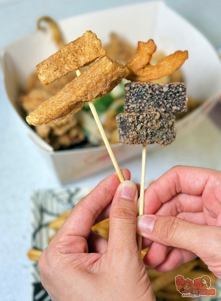 【台南美食】金雞廣場鹹酥雞:裕農路上的鹹酥雞店,周末還有限定餐點,晚來還會被搶空耶~