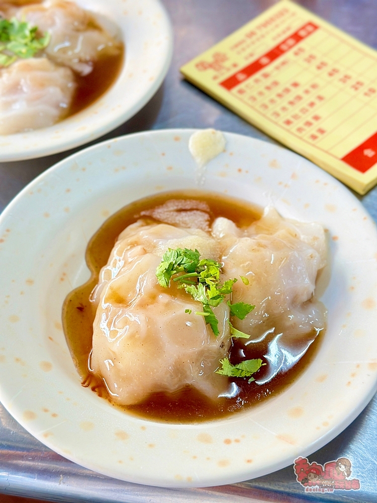 【台南美食】好圓發蝦仁肉圓:銅板價又好吃的蝦仁肉圓,柴魚香氣醬汁讓人難忘,吃完還要打包回家~