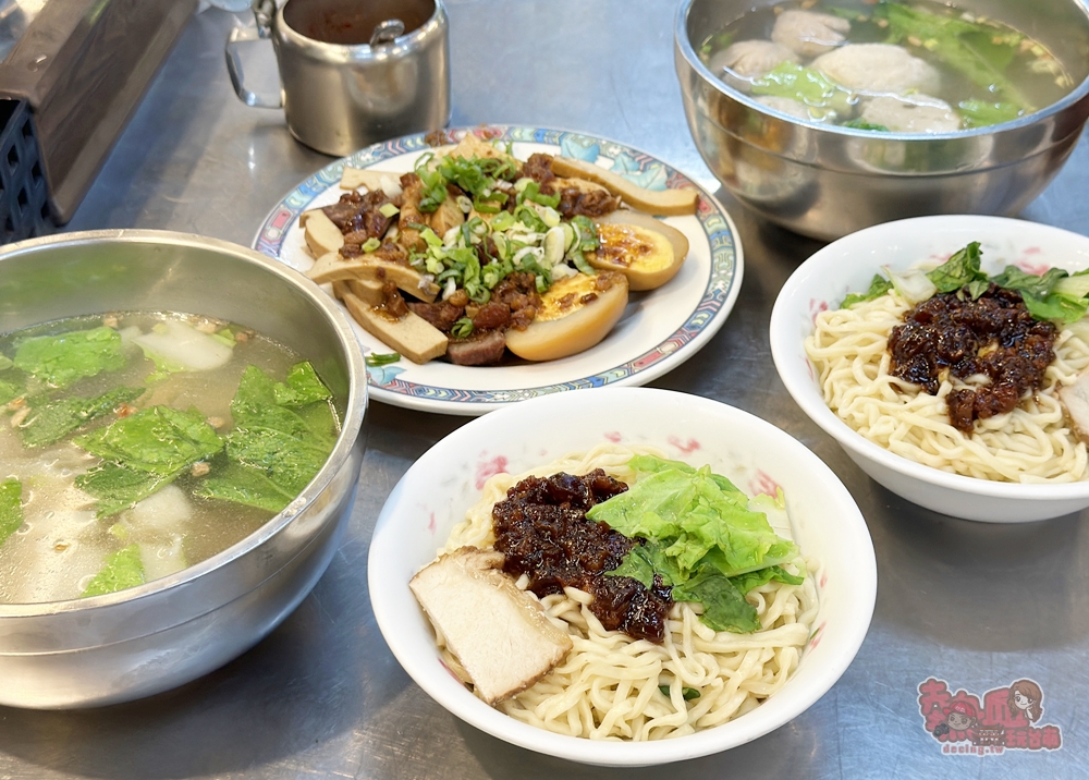 【台南美食】茂爸的麵:鴨母寮人氣麵攤,必點招牌乾麵,彈牙麵條拌入香濃的古早味肉燥~