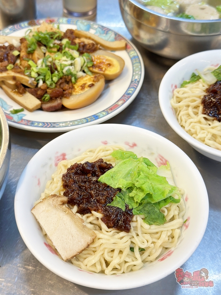 【台南美食】茂爸的麵:鴨母寮人氣麵攤,必點招牌乾麵,彈牙麵條拌入香濃的古早味肉燥~