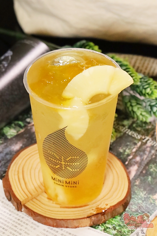 【台南飲料】米里mini:以果茶為基底加入凍飲喝起來太消暑,兩球巨無霸霜淇淋有夠消暑~