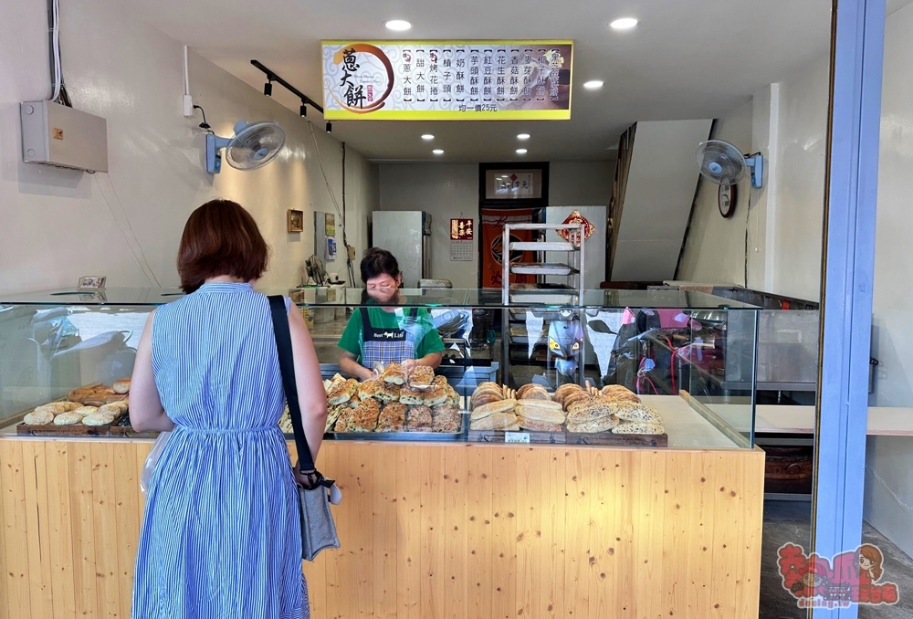 【台南美食】水仙宮焄香蔥大餅:水仙宮古早味手工蔥大餅,通通只要25元銅板價~