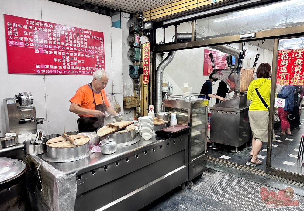 【台南美食】中山南路永和豆漿:永康在地人才知道的深夜食堂,超巨蔬菜餅內行人必吃~