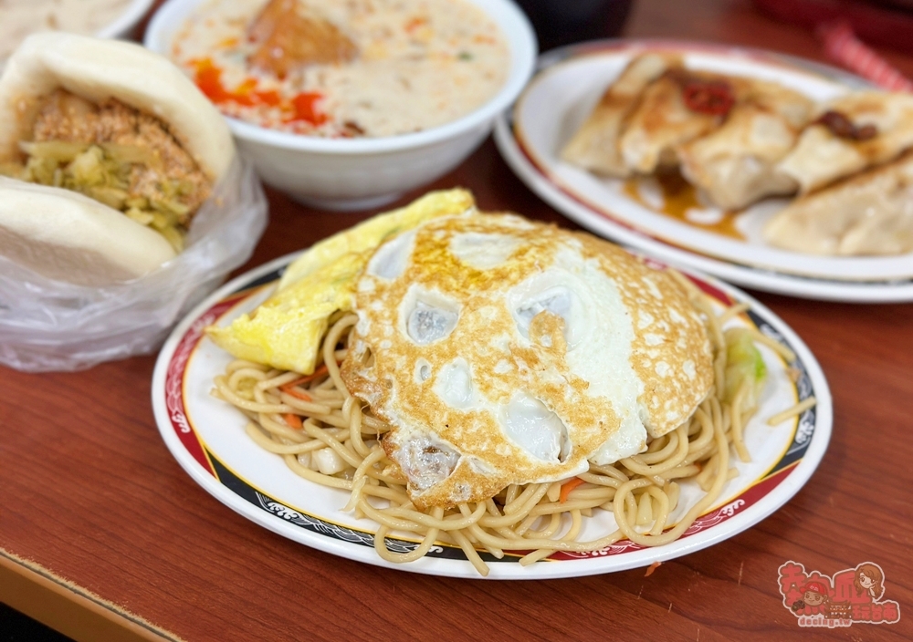 【台南美食】中山南路永和豆漿:永康在地人才知道的深夜食堂,超巨蔬菜餅內行人必吃~