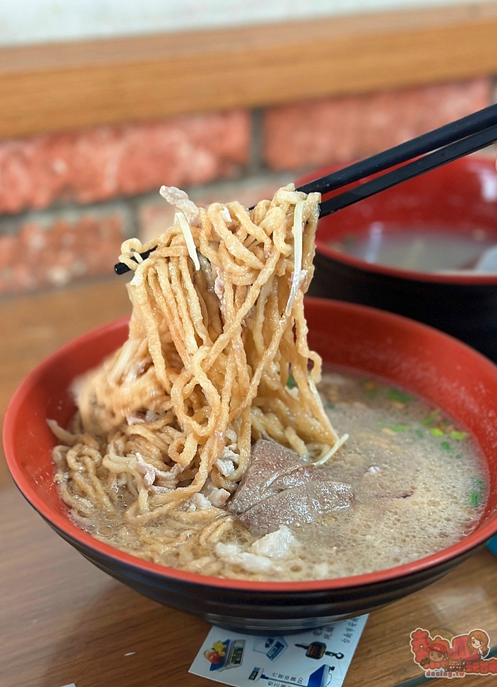 【台南美食】漚汪阿娥虱目魚粥:海鮮意麵滿滿料只要70元,但最迷人好吃竟然是老滷肉燥飯~